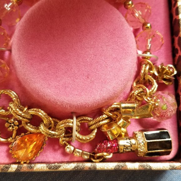 💄💋Betsey Johnson RARE & HARD TO FIND Lipstick Charm Bracelet - NWT&B💋💄 - Picture 5 of 15